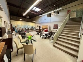 1100 Lansdowne Dr, Coquitlam, BC à louer Photo de l’immeuble– Image 2 sur 16