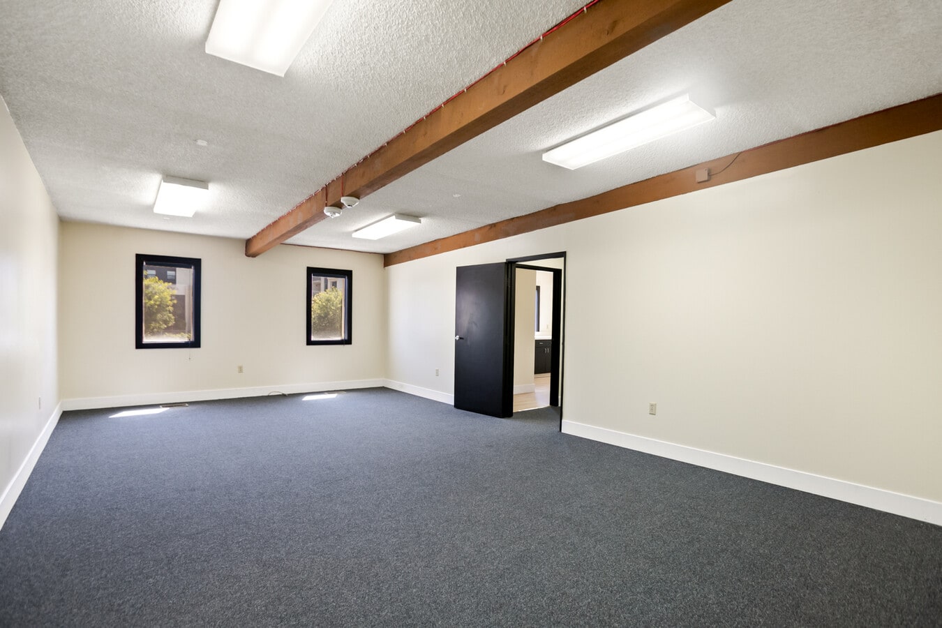 1111 Town & Country Rd, Orange, CA 92868 - Lot 24, 25, 26 -  - Photo intérieure - Image 1 of 28