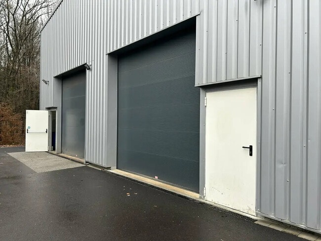 Plus de détails pour Local d'activités à louer