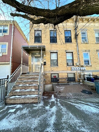 Plus de détails pour 6634 74th St, Flushing, NY - Logement à vendre