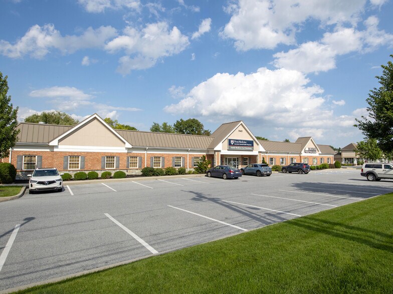 5665 Main St, East Petersburg, PA à vendre - Photo de l’immeuble – Image 3 sur 9