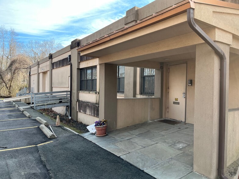 231 Wilson Ave, Norwalk, CT à louer - Photo de l’immeuble – Image 3 sur 28