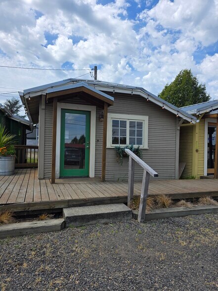 407 W Main St, Carlton, OR à louer - Photo de l’immeuble – Image 2 sur 3