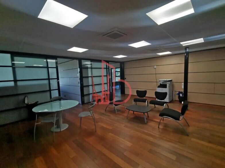 Bureau dans Bruges à louer - Photo de l’immeuble – Image 3 sur 8