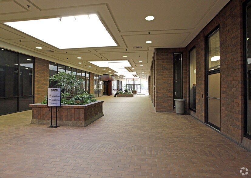 76 S Main St, Akron, OH à louer - Hall d’entrée – Image 3 sur 18