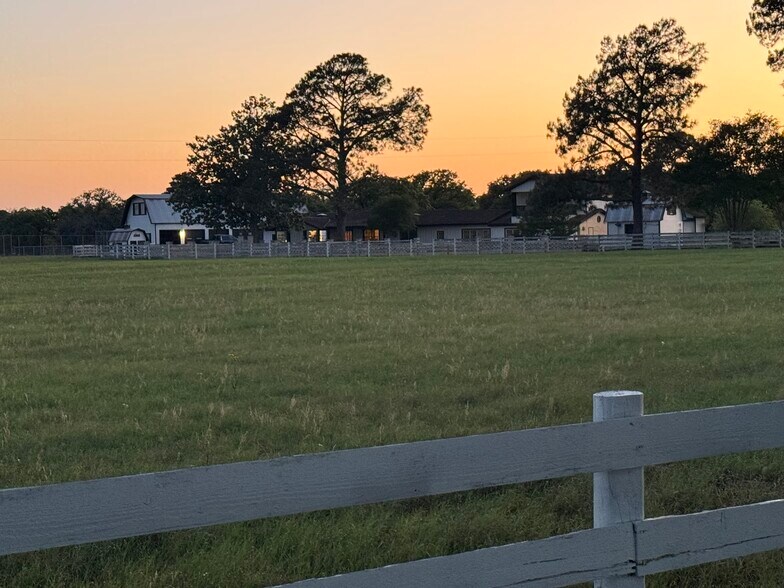 2504 SH-304, Smithville, TX à vendre - Photo de l’immeuble – Image 3 sur 17