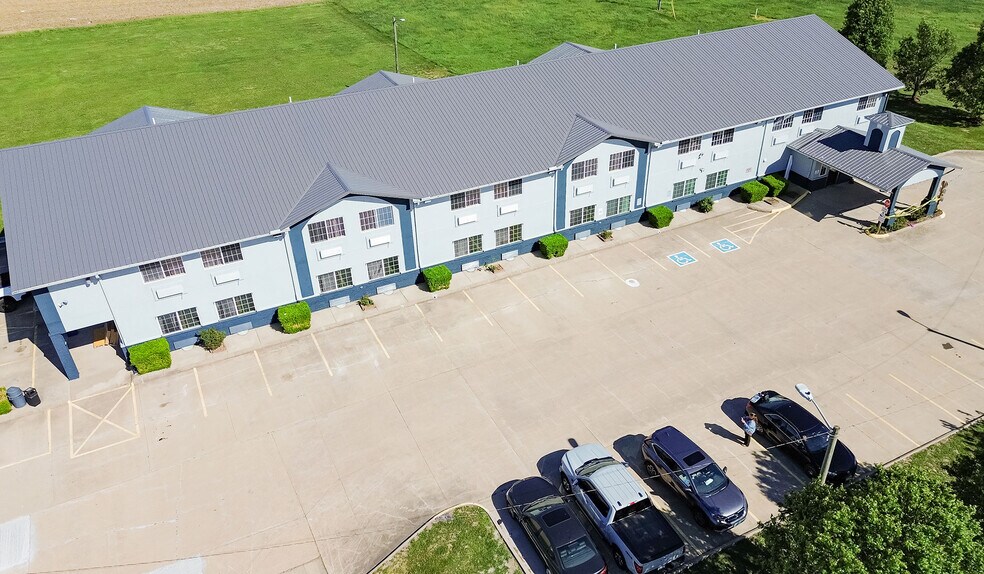 937 Enterprise Ln, Mount Carmel, IL à vendre - Photo de l’immeuble – Image 2 sur 34