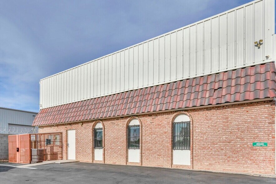 4040 Arcata Way, North Las Vegas, NV à louer - Photo de l’immeuble – Image 1 sur 52