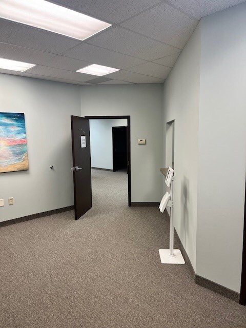 26110 Emery Rd, Warrensville Heights, OH à louer Photo intérieure– Image 1 sur 3