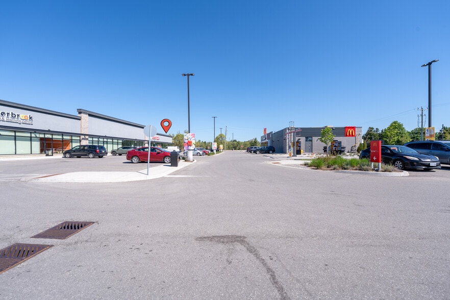 197 Pinehurst Rd, Paris, ON à louer - Photo de l’immeuble – Image 3 sur 17