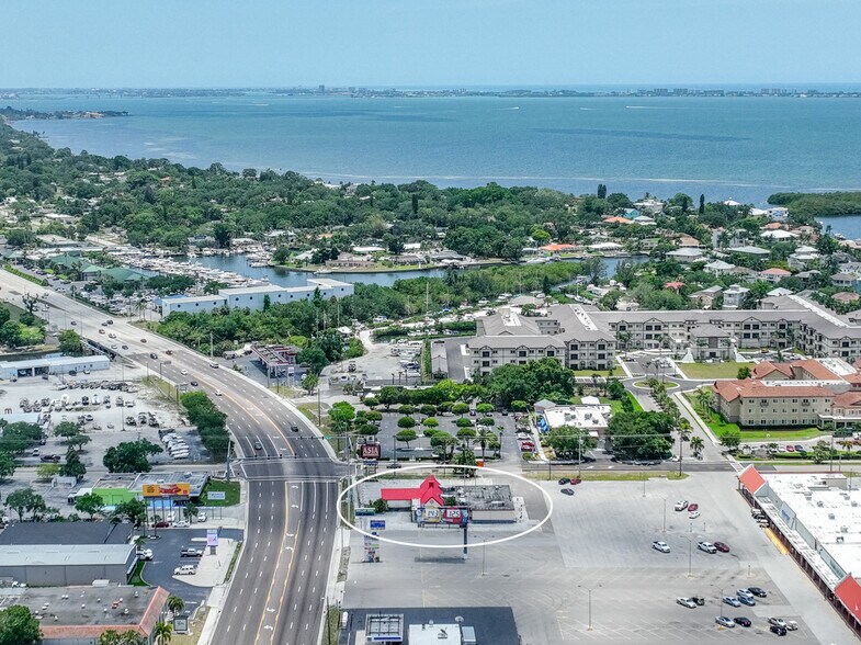 6844 14th St W, Bradenton, FL à louer - Photo de l’immeuble – Image 2 sur 6