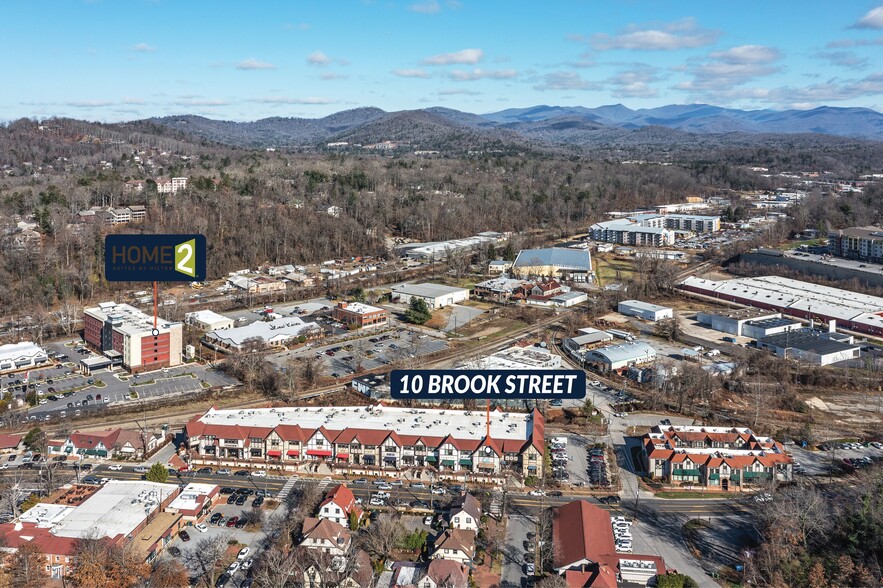10 Brook St, Asheville, NC à louer - Aérien – Image 2 sur 13