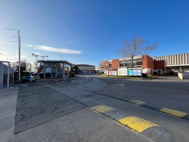 50 Rue Ardoin, Saint-Ouen-sur-Seine à louer - Photo de l’immeuble – Image 2 sur 7