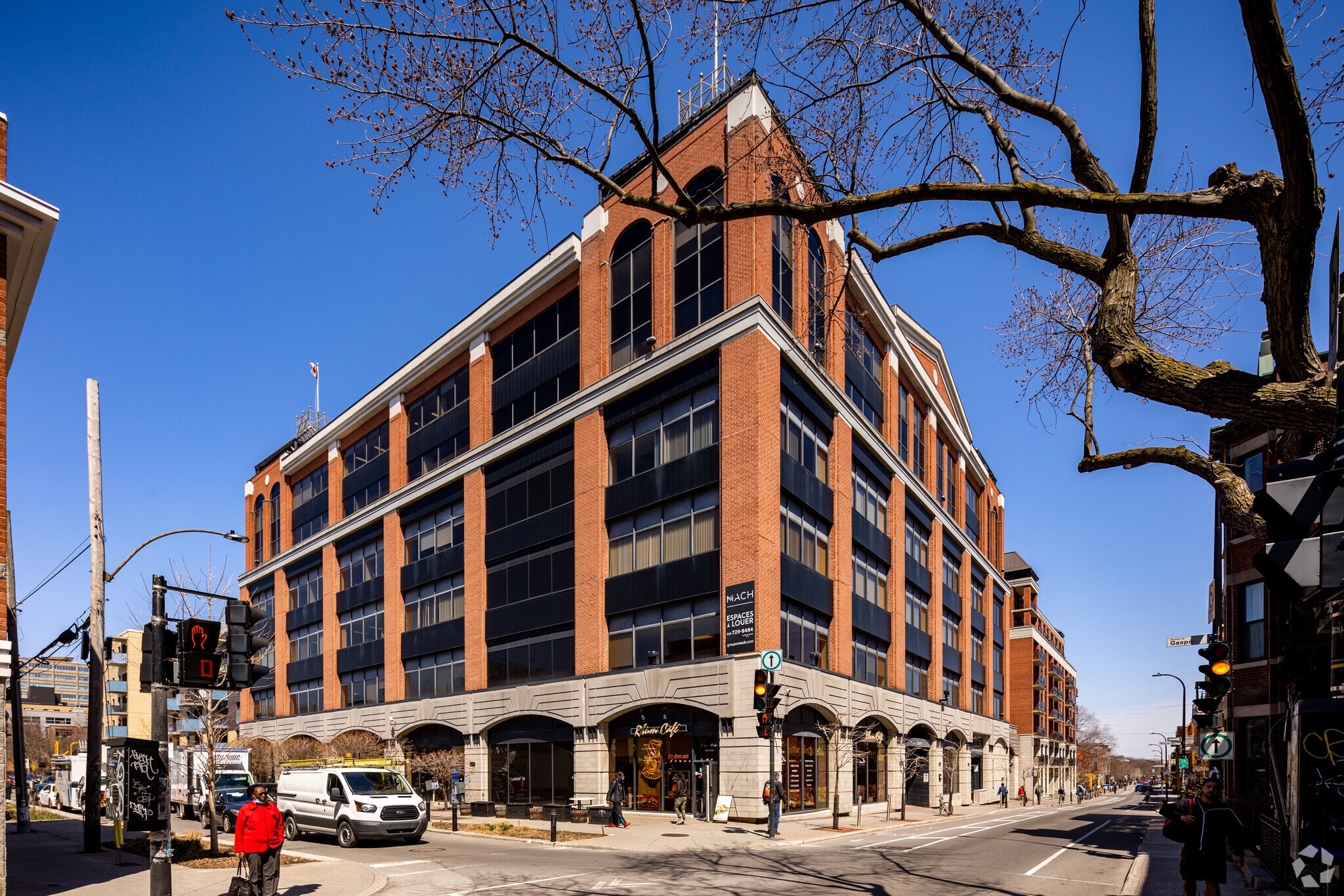 201-211 Av Laurier E, Montréal, QC à louer Photo principale– Image 1 sur 6