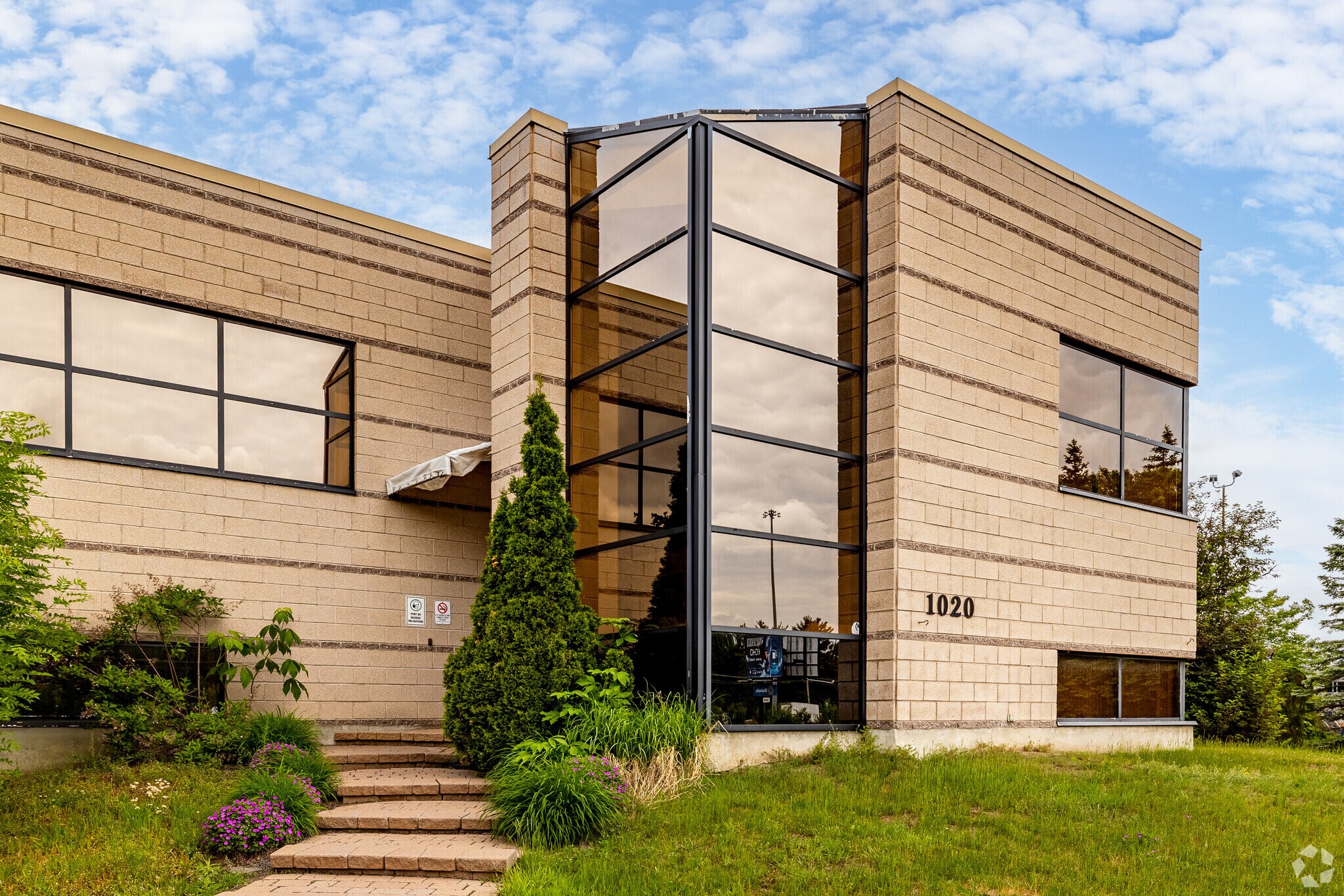 1020 Boul Michèle-Bohec, Blainville, QC à louer Photo de l’immeuble– Image 1 sur 7