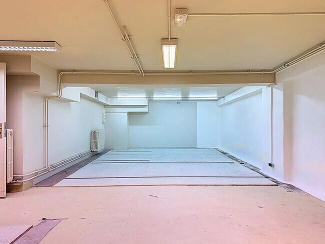 Plus de détails pour 47 Avenue Du Docteur Arnold Netter, Paris - Industriel/Logistique à vendre