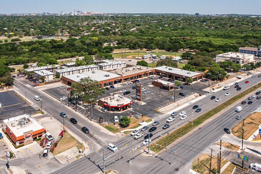 6715 Bandera Rd, San Antonio, TX à louer - Aérien – Image 2 sur 9