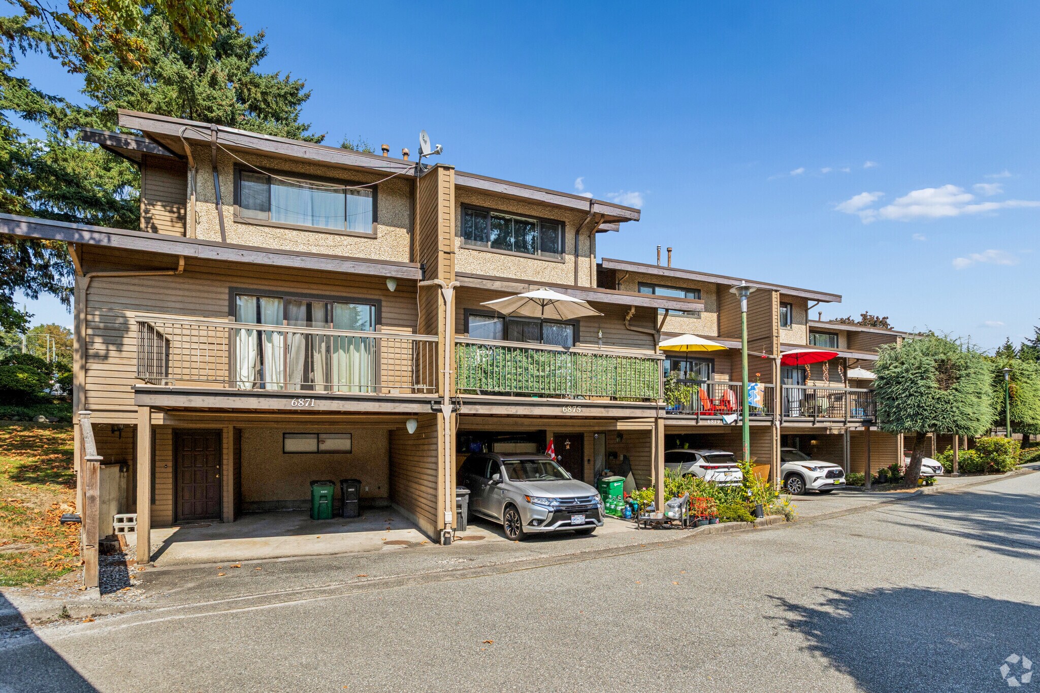 6871-6899 Bromley Crt, Burnaby, BC à vendre Photo principale– Image 1 sur 6