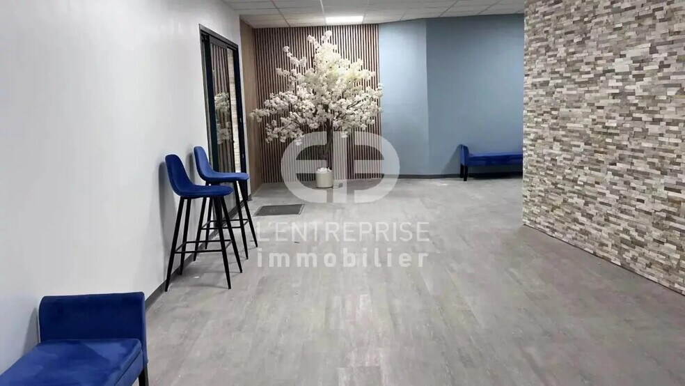 Bureau dans Antibes à louer - Photo de l’immeuble – Image 3 sur 7