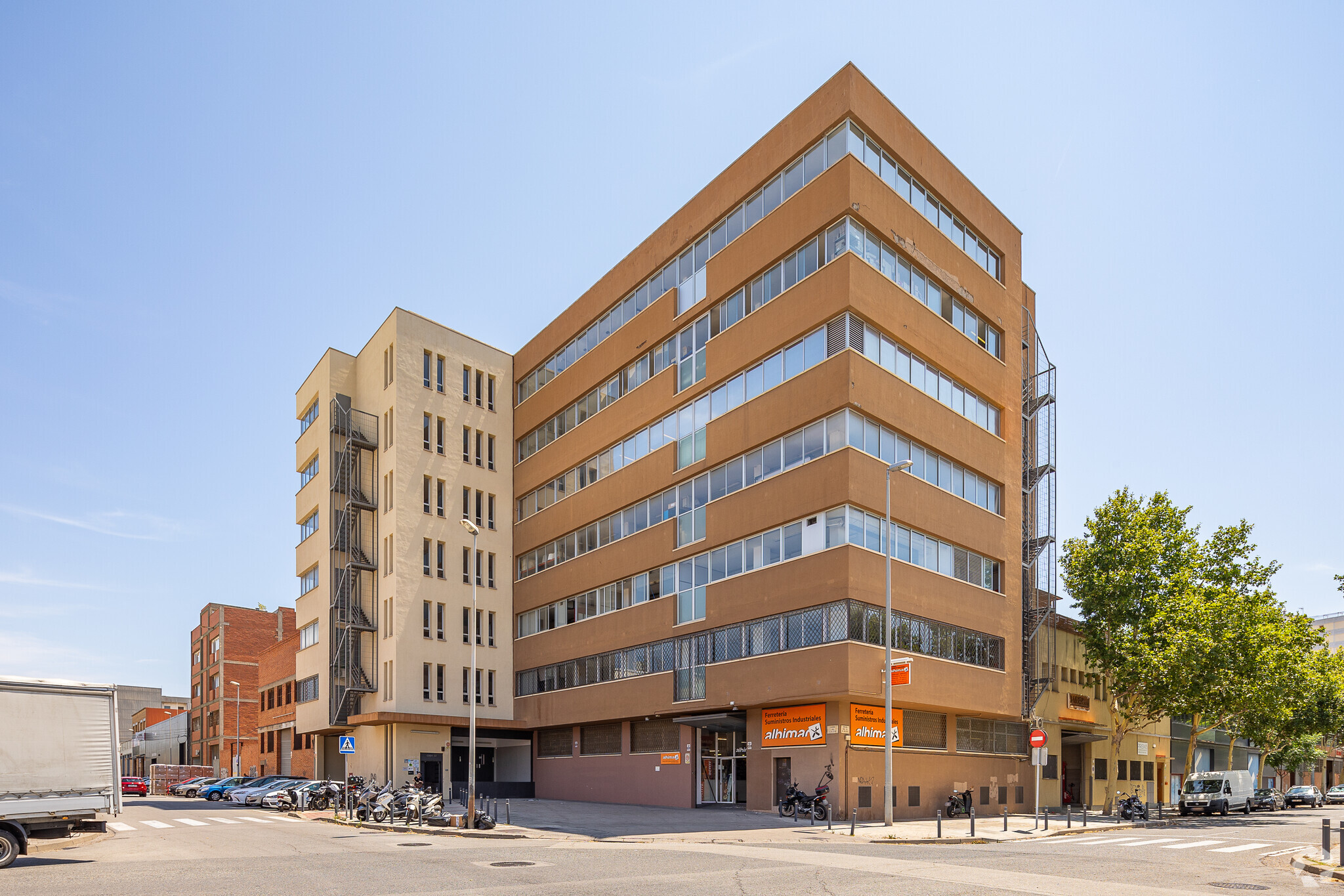 Industriel/Logistique dans L'Hospitalet de Llobregat, Barcelona à louer Photo principale– Image 1 sur 2