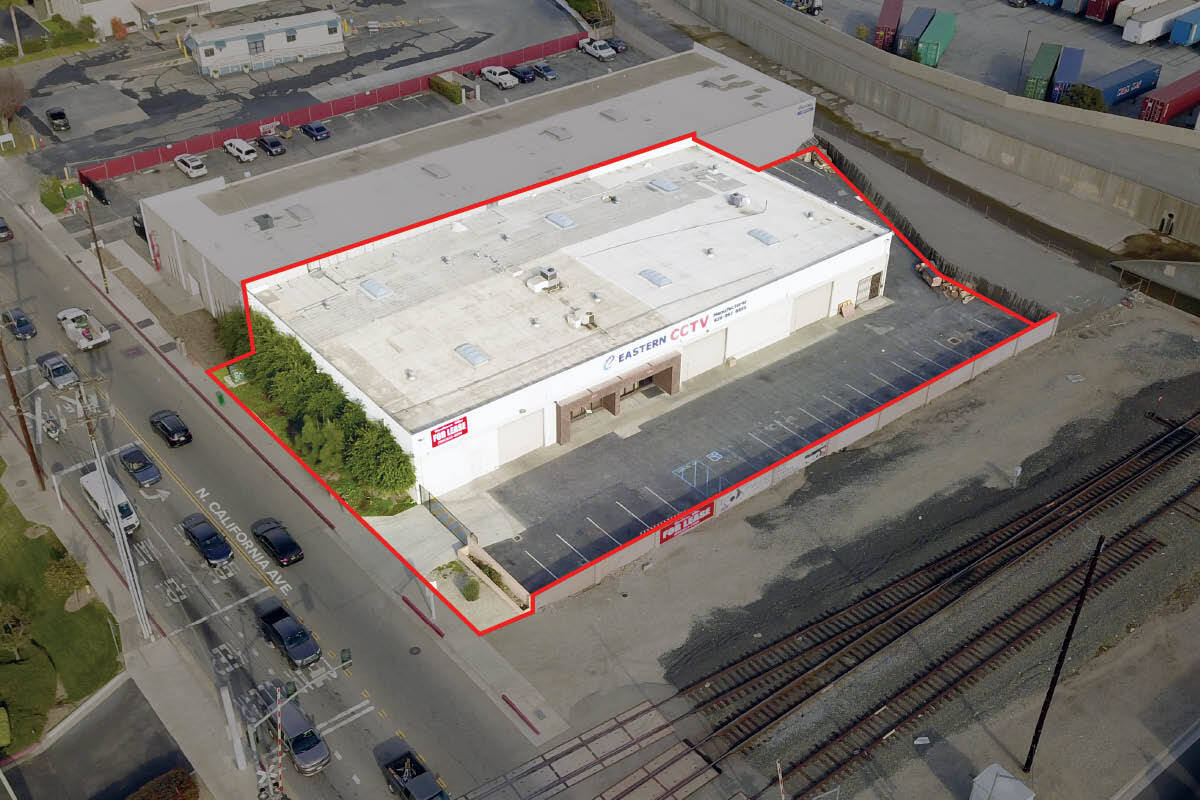 110-122 N California Ave, City of Industry, CA à louer Photo de l’immeuble– Image 1 sur 3