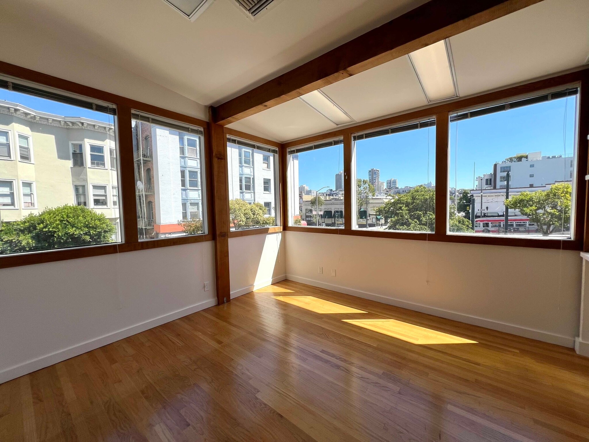 2025-2095 Van Ness Ave, San Francisco, CA à louer Photo intérieure– Image 1 sur 13