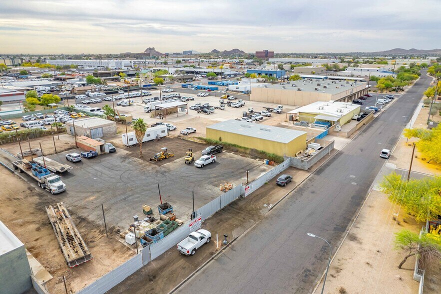 3013 S 44th St, Phoenix, AZ à louer - Photo de l’immeuble – Image 2 sur 11