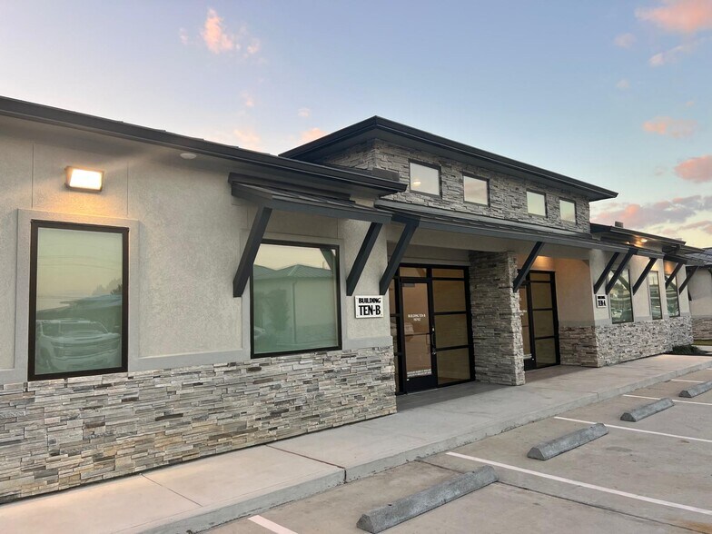 16702 House Hahl Rd, Cypress, TX à louer - Photo de l’immeuble – Image 2 sur 20