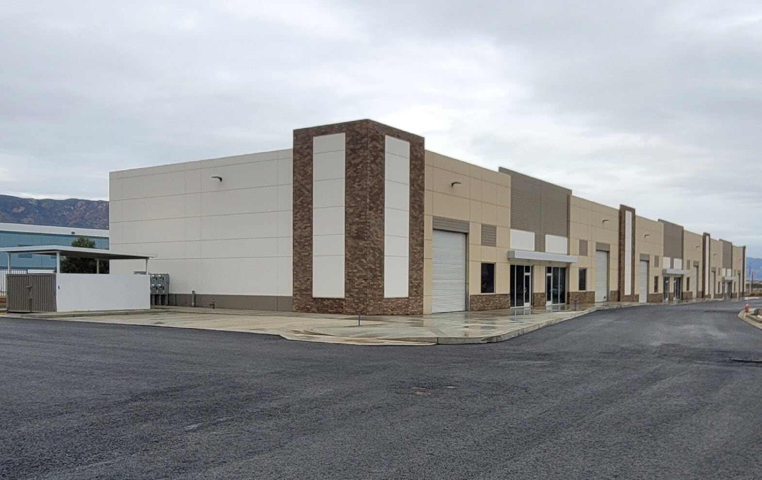 33575 Mission Trail, Lake Elsinore, CA à louer Photo principale– Image 1 sur 5