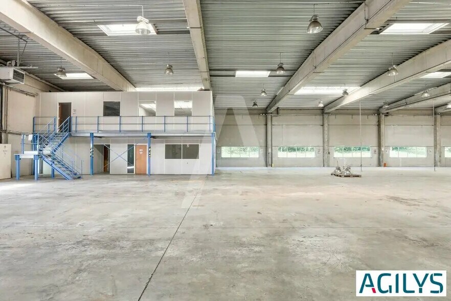 Industriel/Logistique dans Chilly-Mazarin à louer - Photo de l’immeuble – Image 3 sur 7