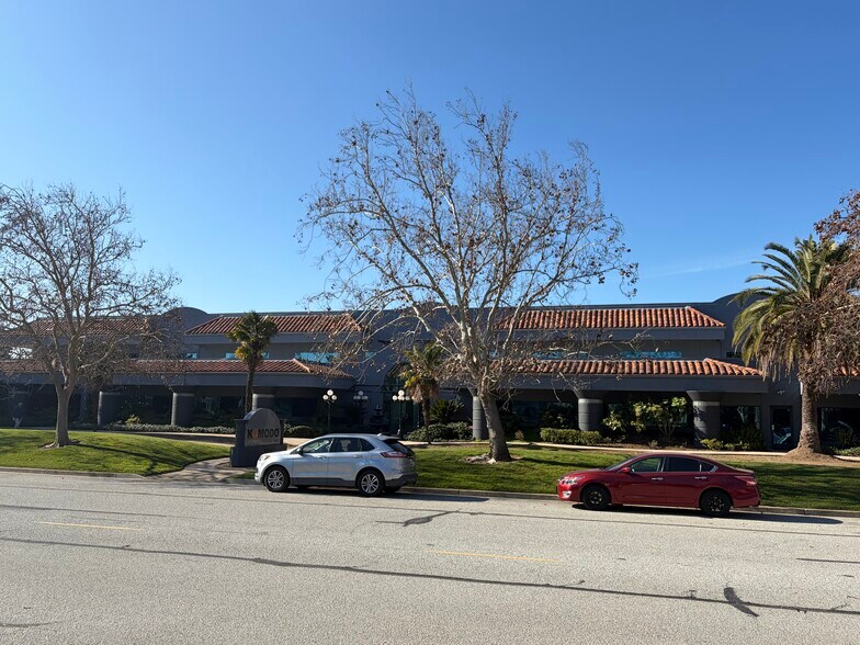 700 Jarvis Dr, Morgan Hill, CA à vendre - Photo de l’immeuble – Image 2 sur 19