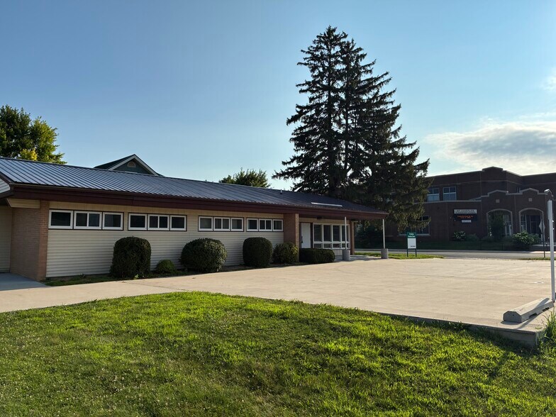 936 Church Ave, Saint Charles, MN à vendre - Photo de l’immeuble – Image 3 sur 21