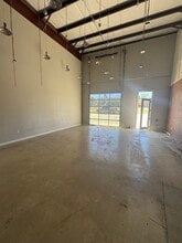 18992 Ranch to Market 150 rd, Driftwood, TX à louer Photo de l’immeuble– Image 2 sur 3
