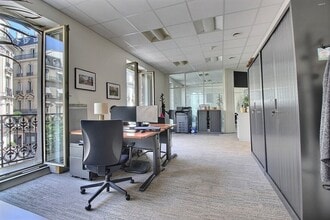31 Rue De Châteaudun, Paris à louer Photo intérieure– Image 2 sur 7