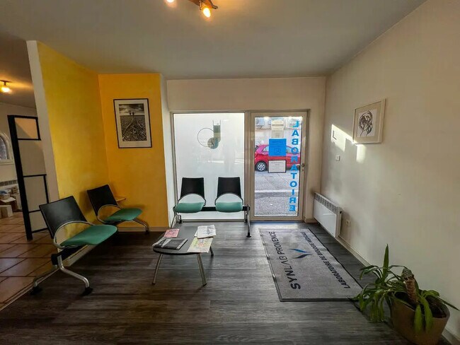 Plus de détails pour Local commercial à louer