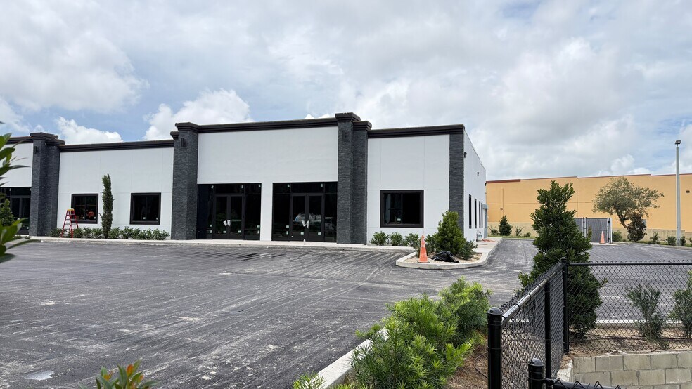 426 Errol Pkwy, Apopka, FL à louer - Photo de l’immeuble – Image 2 sur 6