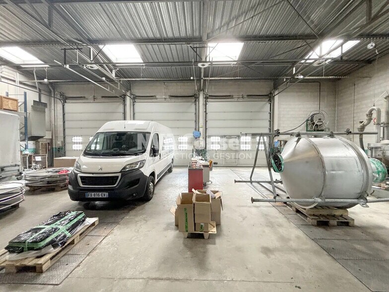Local d’activités dans Herblay-sur-Seine à louer - Photo de l’immeuble – Image 2 sur 14