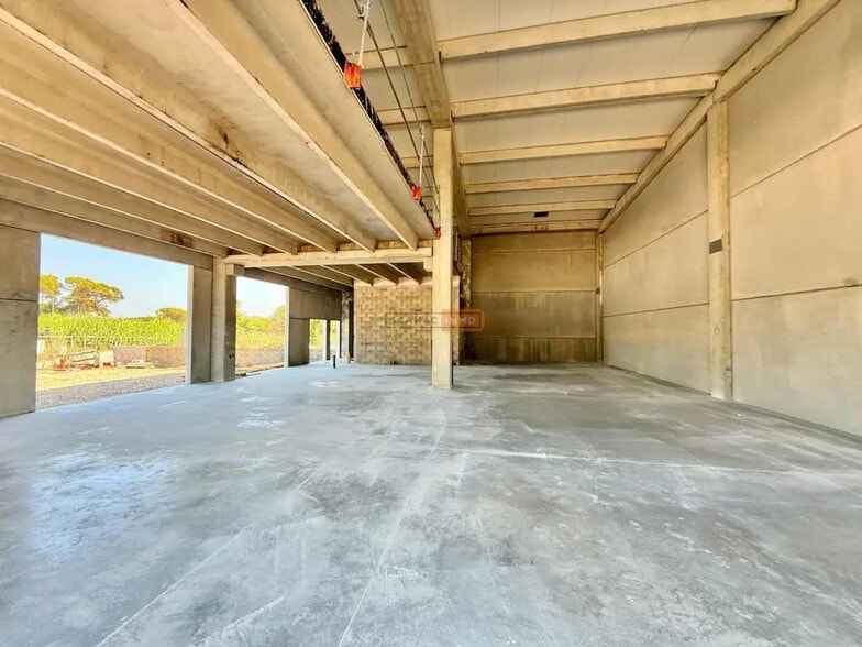 Industriel/Logistique dans Le Muy à louer - Photo de la construction – Image 1 sur 5