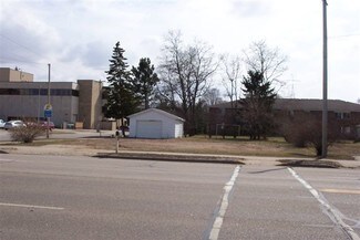 Plus de détails pour 1328 Royalton St, Waupaca, WI - Terrain à vendre