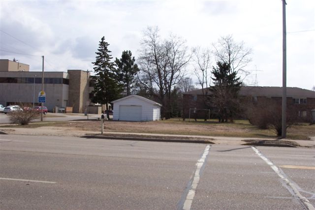 1328 Royalton St, Waupaca, WI à vendre Photo principale– Image 1 sur 2