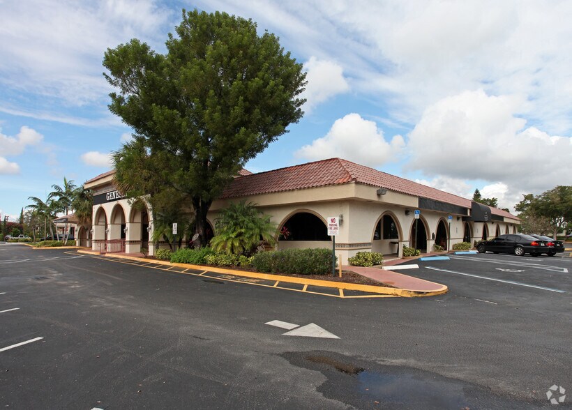 6435-6471 W Commercial Blvd, Tamarac, FL à louer - Photo de l’immeuble – Image 2 sur 7