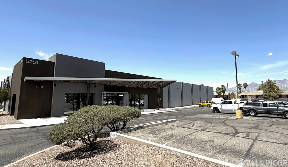 5251 E Speedway Blvd, Tucson, AZ à vendre - Photo de l’immeuble – Image 2 sur 13