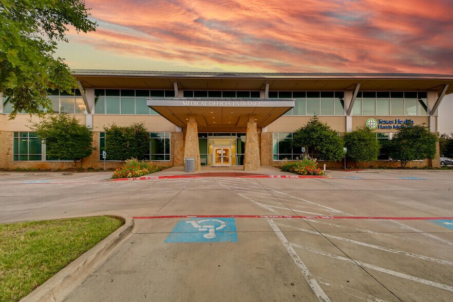 1545 E Southlake Blvd, Southlake, TX à louer - Photo de l’immeuble – Image 2 sur 5