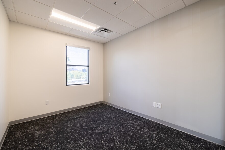 88 S San Marcos Pl, Chandler, AZ à louer - Photo de l’immeuble – Image 2 sur 11