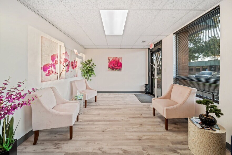 1323 Butterfield Rd, Downers Grove, IL à louer - Photo de l’immeuble – Image 2 sur 13