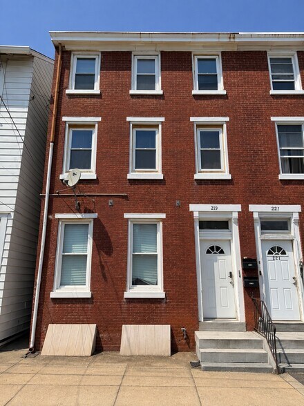 219 E Broad St, Burlington, NJ à vendre - Photo de l’immeuble – Image 2 sur 10
