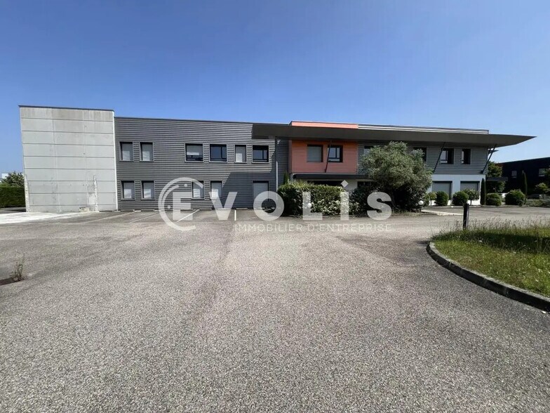 6 Rue De Lombardie, Saint-Priest à louer - Photo de l’immeuble – Image 1 sur 8