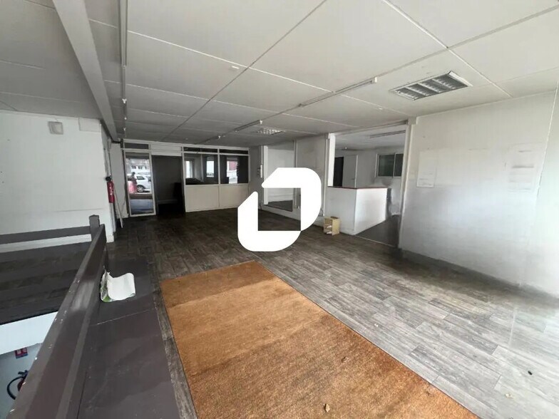 Local commercial dans Valenciennes à louer - Photo de l’immeuble – Image 3 sur 8