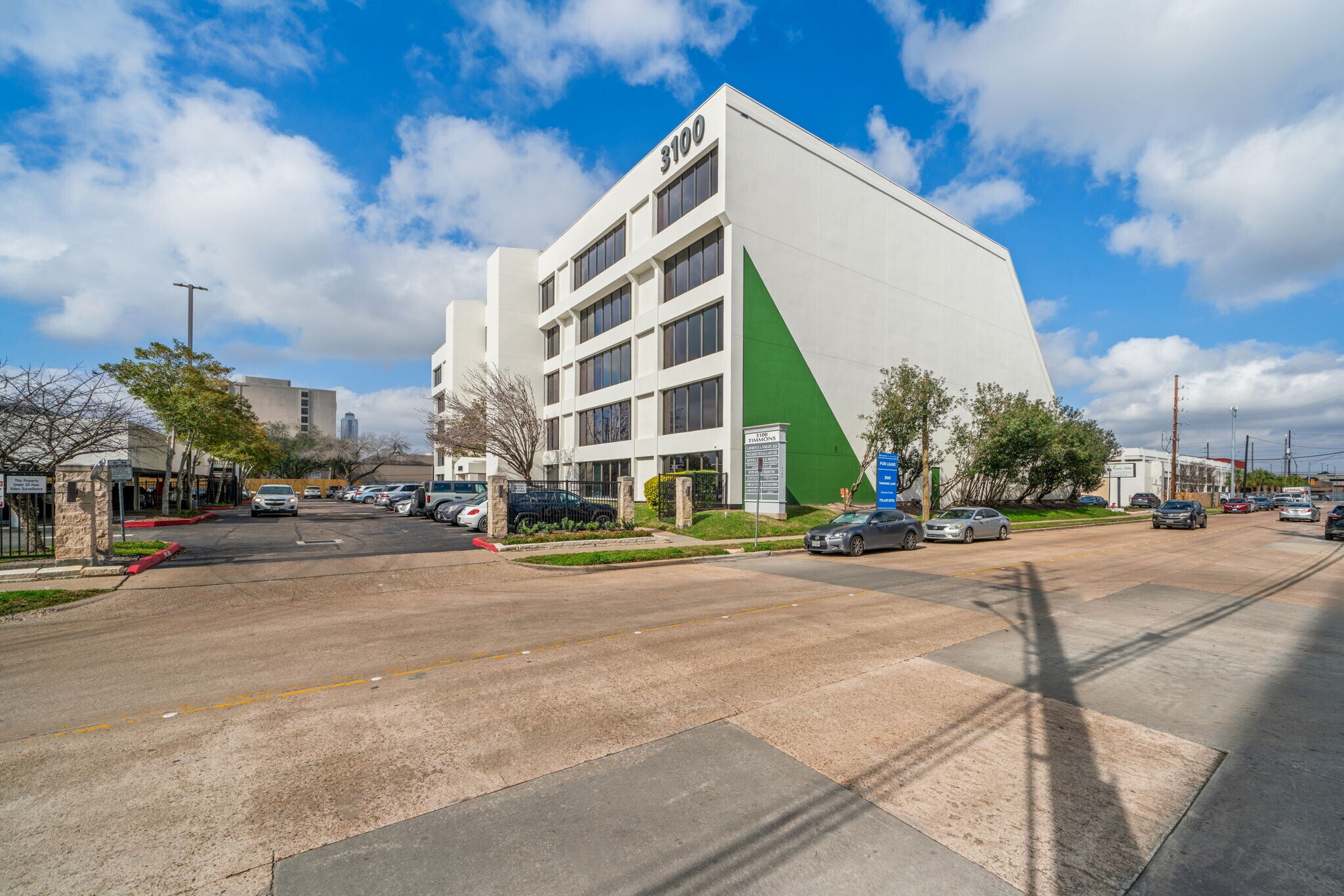 3100 Timmons Ln, Houston, TX à louer Photo principale– Image 1 sur 7