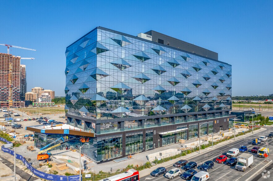 1176 Eglinton Av E, Toronto, ON à louer - Photo principale – Image 1 sur 4